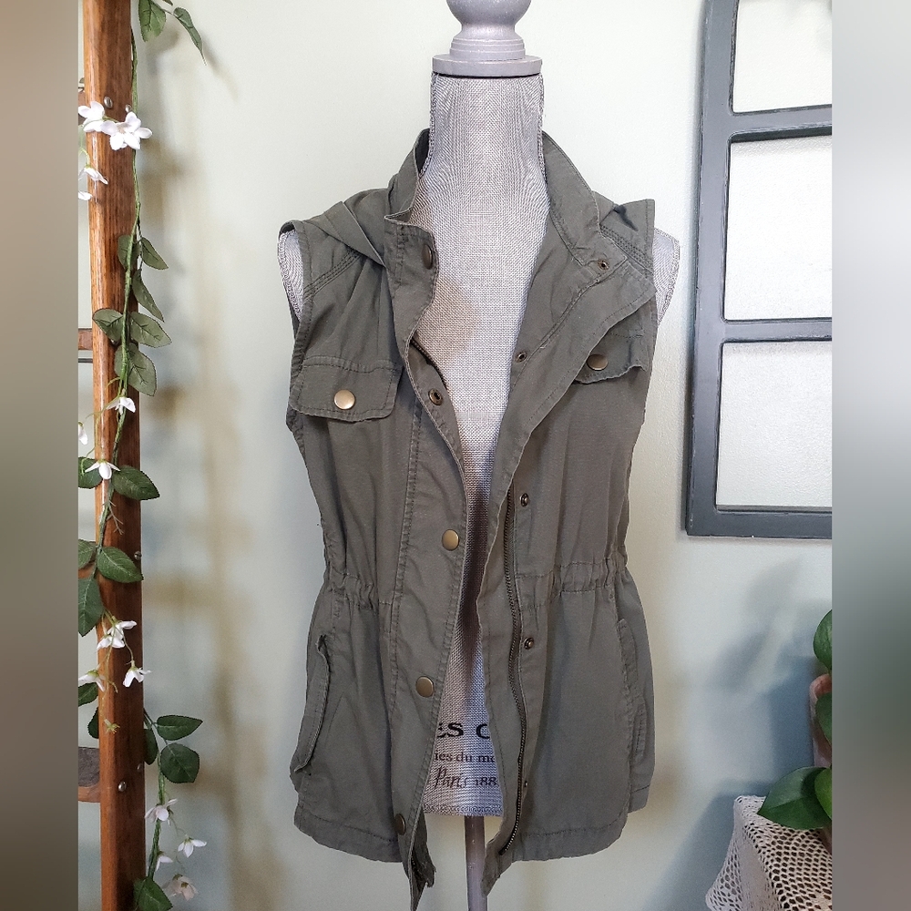 Gap vest
